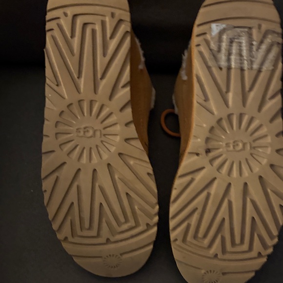 UGG Brown Suede Boots with Red Highlights - Picture 4 of 6